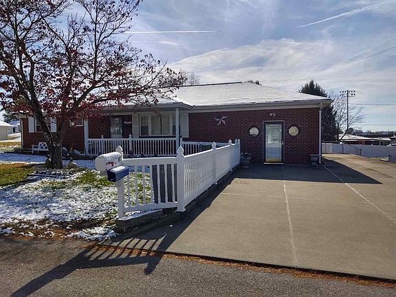 3rd image of 208 Dean St