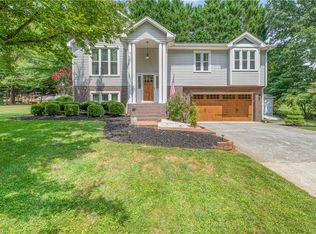 705 Old Barn Cir, Pilot Mtn, NC 27041