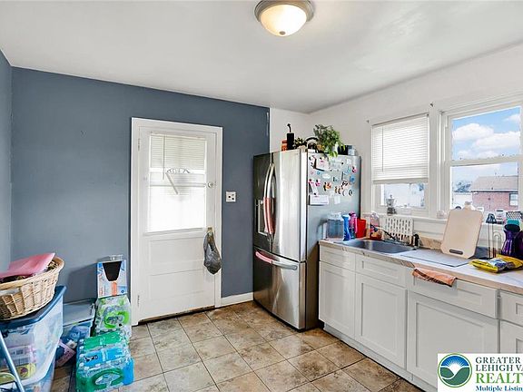 4th image of 134 W Montgomery St