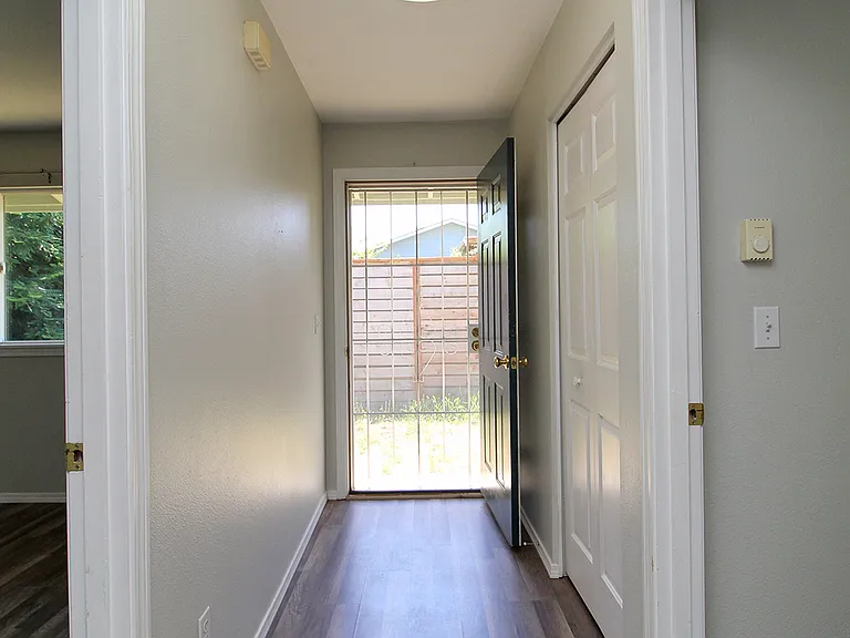 7324-7326 N Greeley Ave #7326 — Photo 14