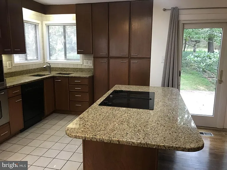 7220 Vistas Ln — Photo 6