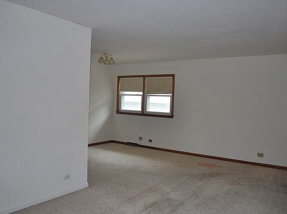 2nd image of 10524 Drummond Ave