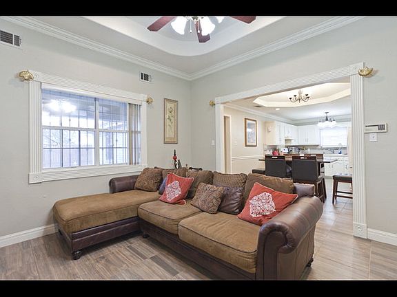 3rd image of 3101 Iris Ave