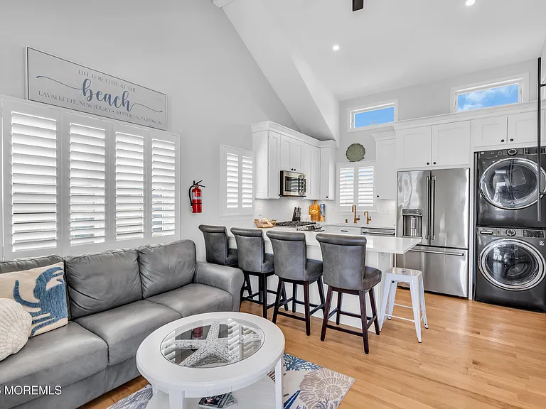 24 E Penguin Way — Photo 4
