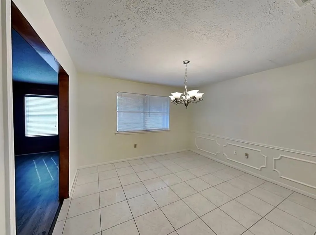 4 bed, 2.5 bath, 1851 sqft, $1,892 — Photo 2