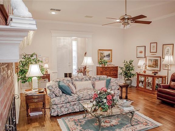 4th image of 131 Saint Andrews Cir