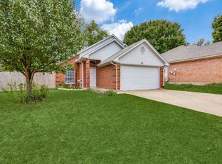 521 Oak Ridge Ct, Crowley, TX 76036