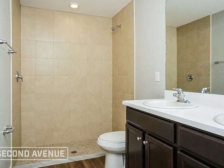 105 Sherbourne St — Photo 10