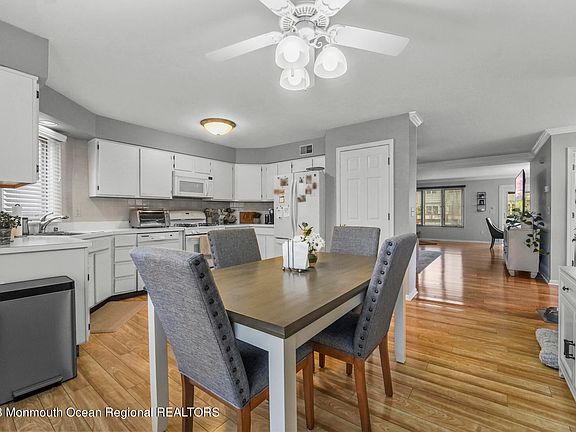4th image of 356 Mimosa Court #3506