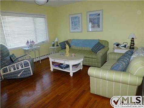 4th image of 323 Roberts Ave