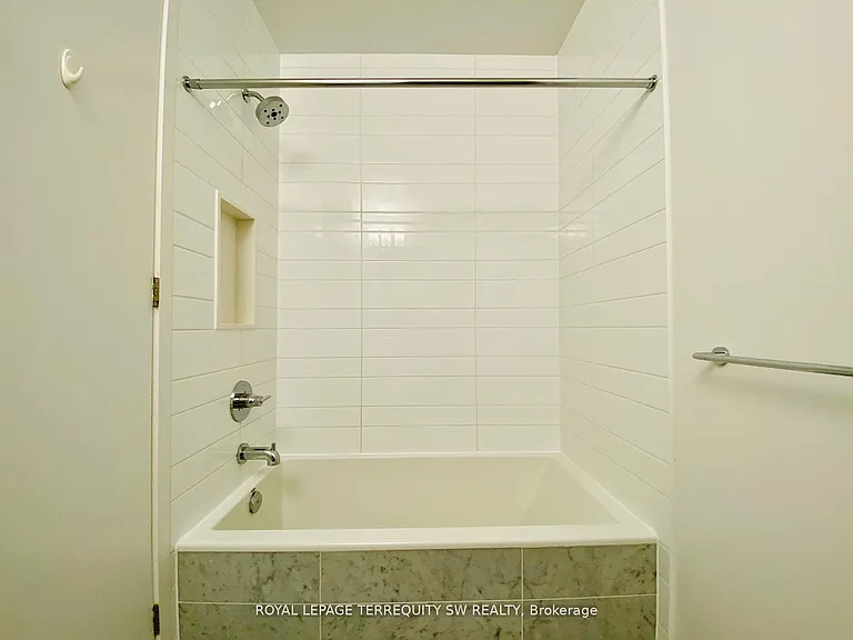 38 Iannuzzi St #LPH09 — Photo 8