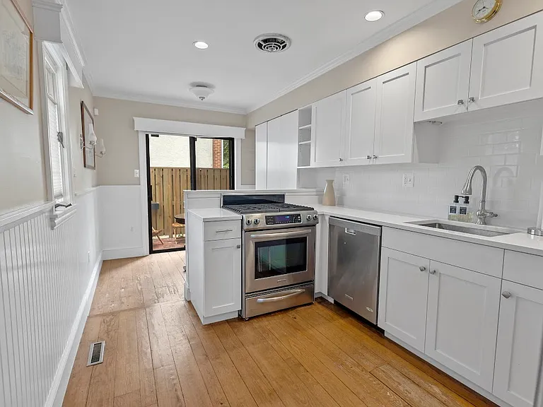 716 S Hanover St — Photo 12
