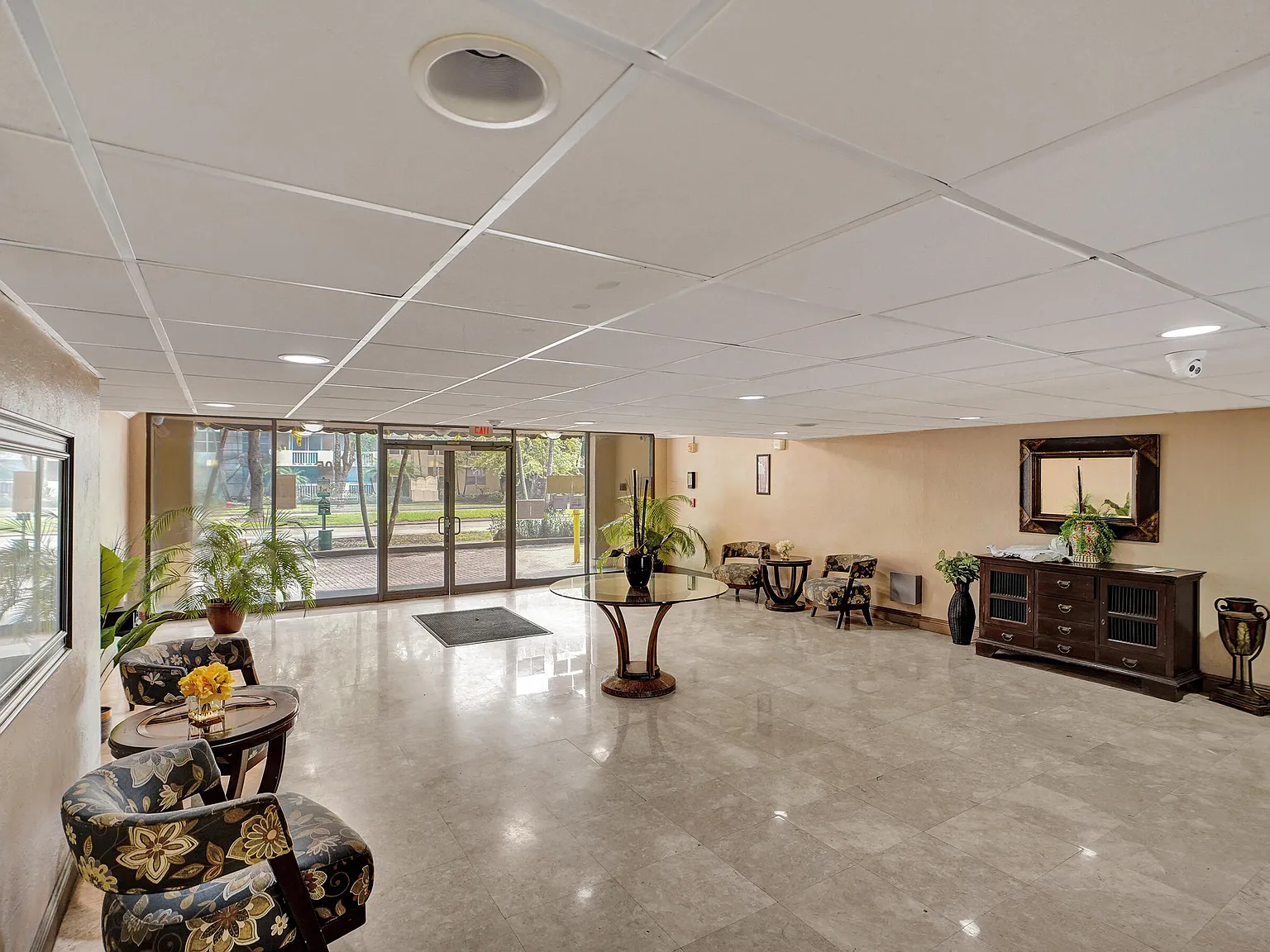 1 bed, 1.5 bath, 673 sqft, $1,600 — Photo 2