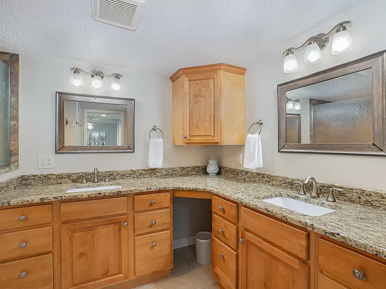 609 Shorewood Dr #203 — Photo 16