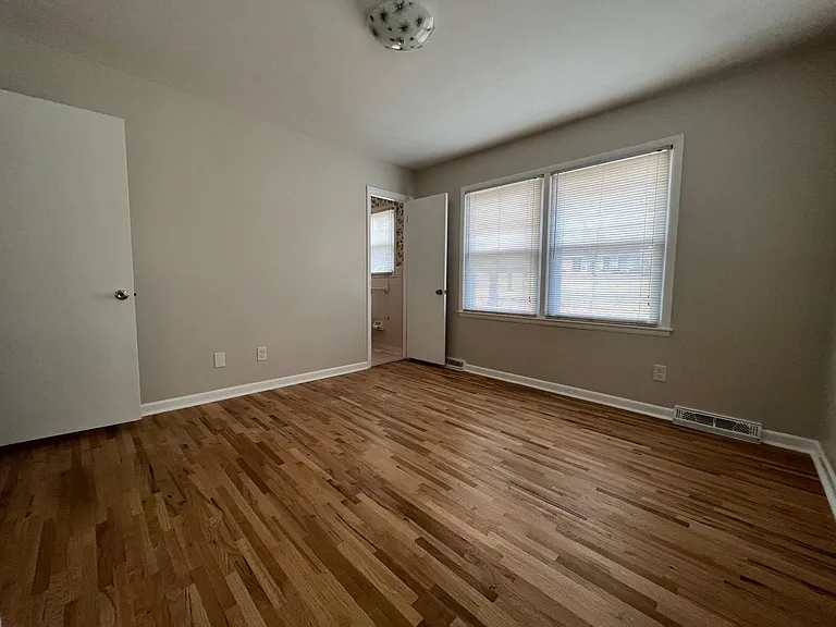 936 Duncan St — Photo 10