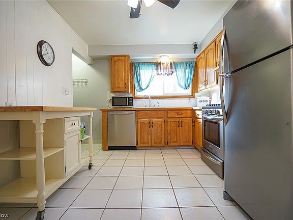 5th image of 224 Nesbitt St