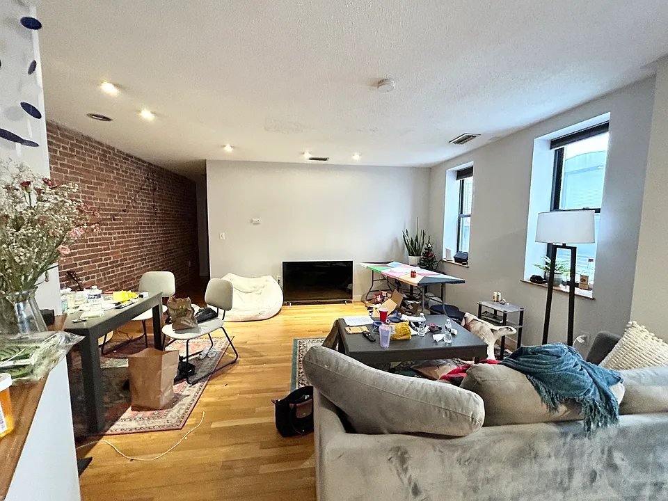 73 Gainsborough St #3