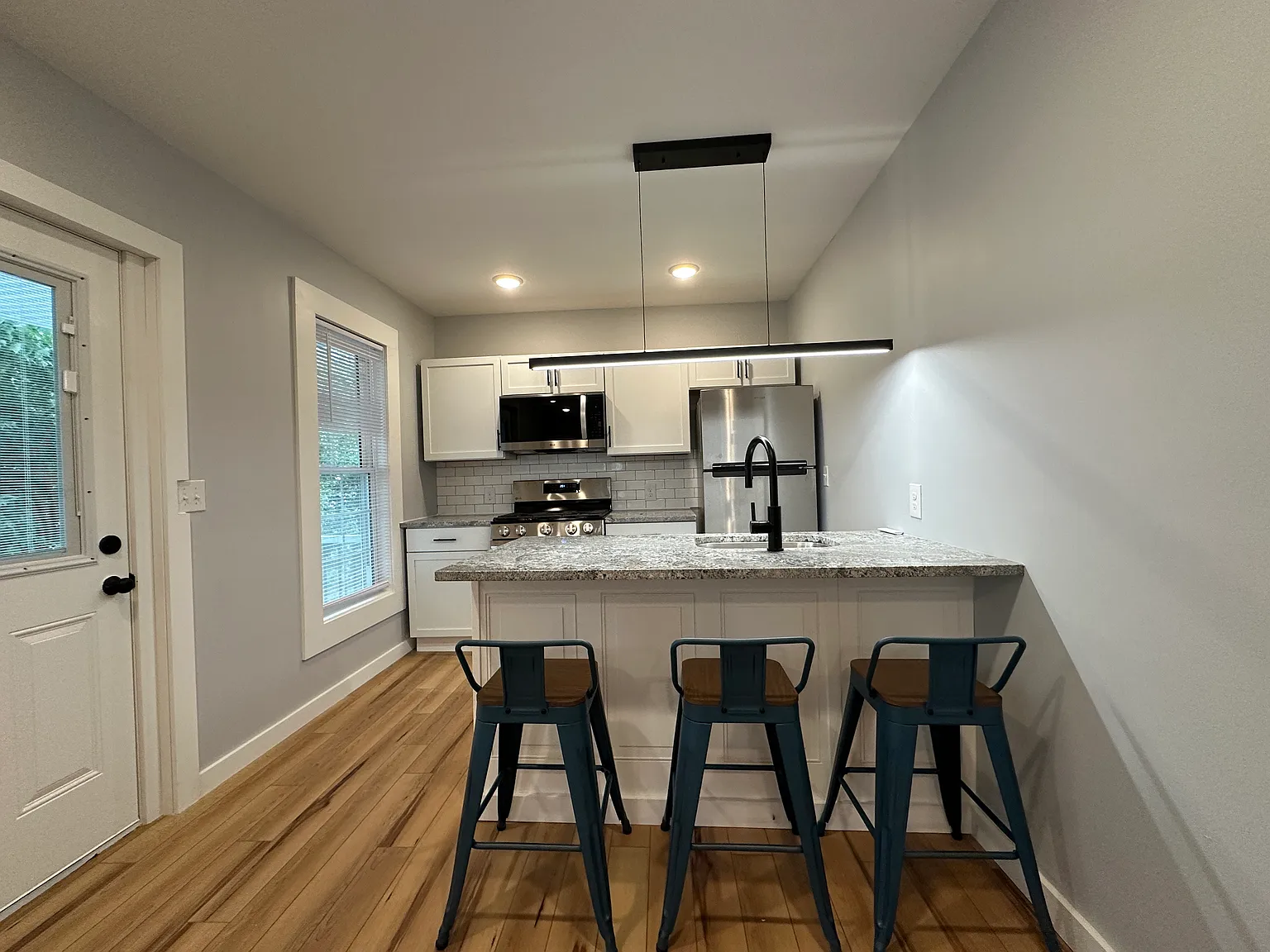 2 bed, 1012 sqft, $1,895 — Photo 4