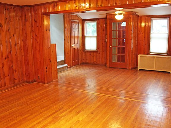 4th image of 28 Covert Ave