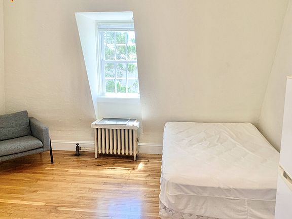 2nd image of 186 Waterman St APT 17