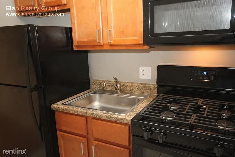 1st image of 1301 W Argyle St APT 106
