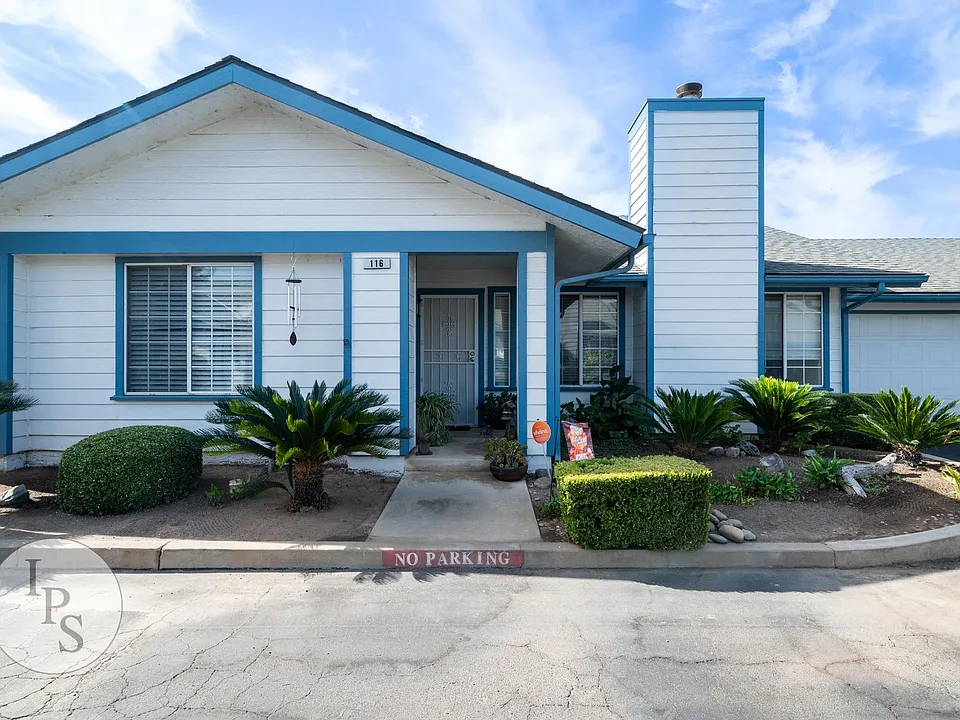6589 N Maroa Ave #116