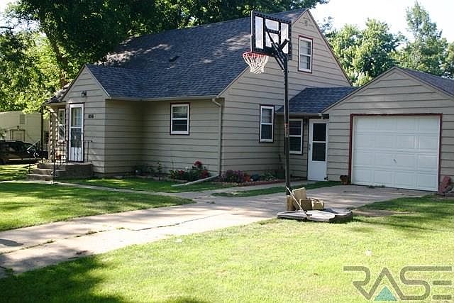 2nd image of 1016 3rd St