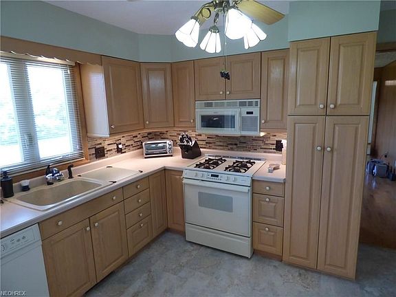 2nd image of 460 Broadway Ave SE