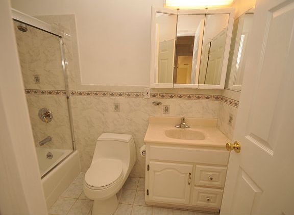 2nd image of 863 Brunswick St