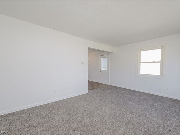 5th image of 570 E Lake Ave