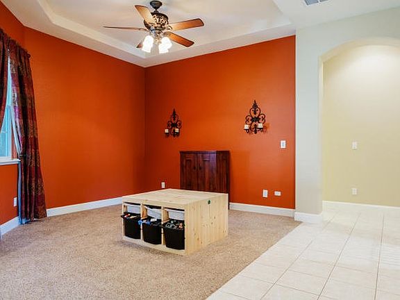 4th image of 558 Hildebrand Cir