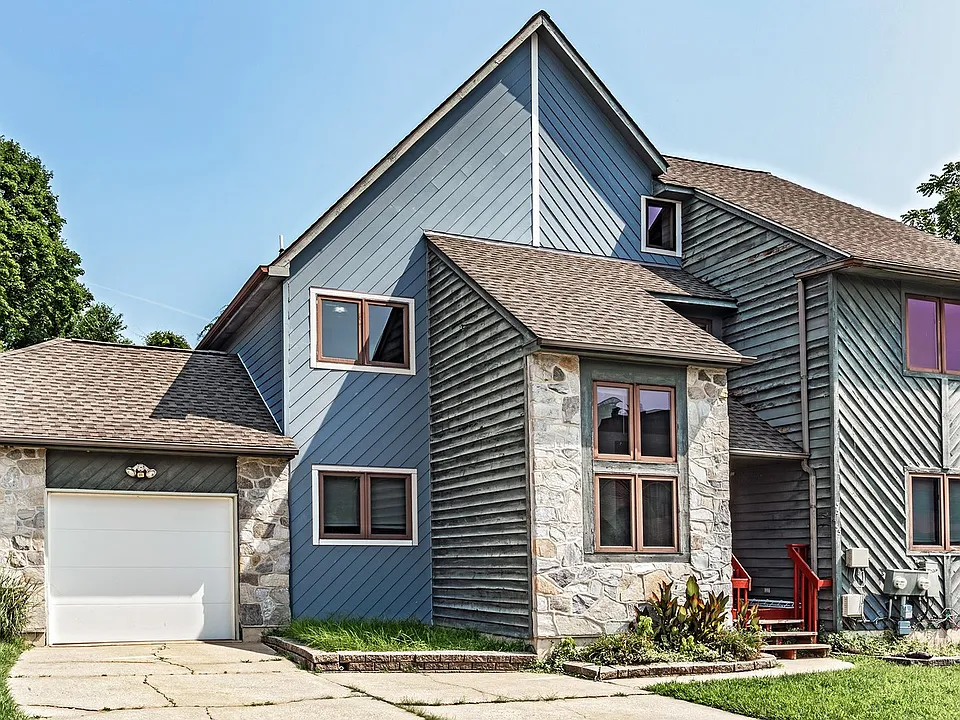 33 Foxtail Ct