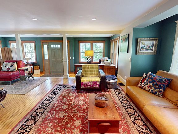 4th image of 745 College Avenue