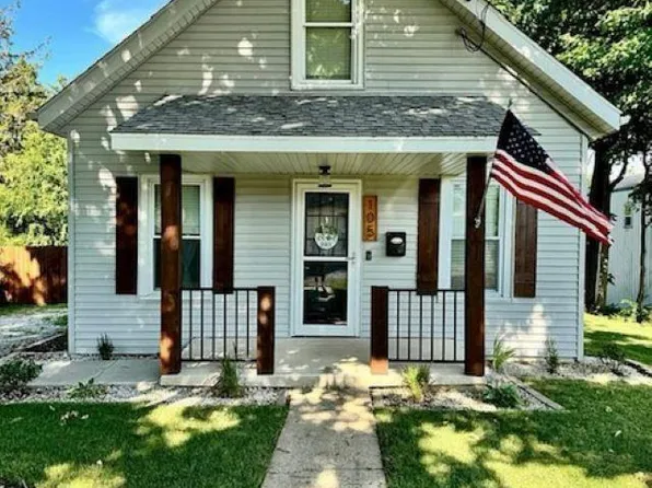105 N Creamery St, Eureka, IL 61530