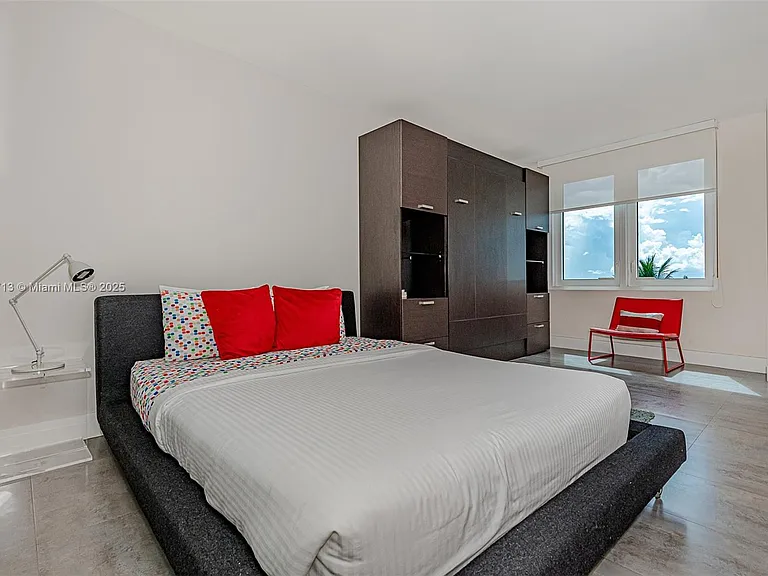 2301 Collins Ave #723 — Photo 7