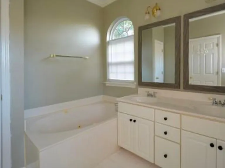 209 Lenox Ln — Photo 30