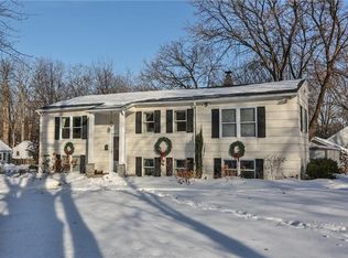 140 Penhurst Rd, Rochester, NY 14610