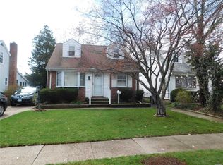 227 Evelyn Rd, Mineola, NY 11501