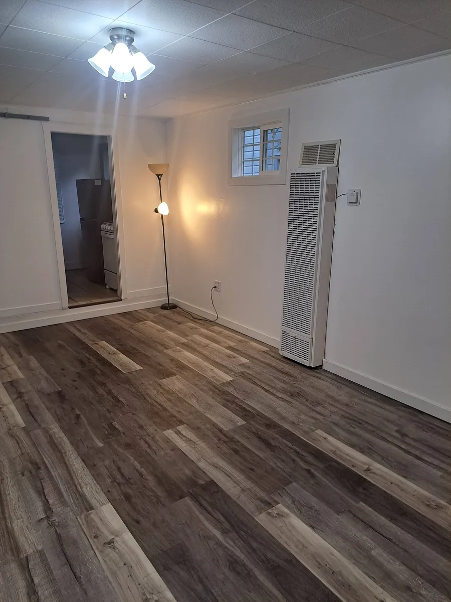 Building Photo - 301 S Washington St #1/2