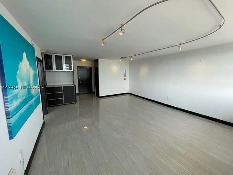 5313 Collins Ave #1004 — Photo 3