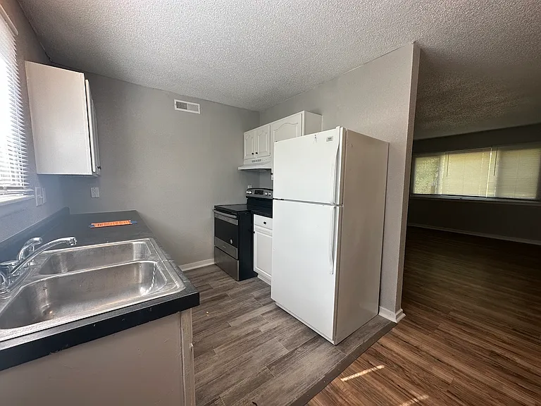 525 N Arlington St — Photo 12