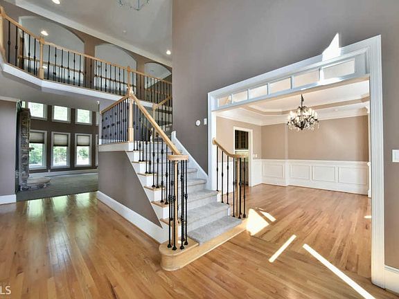 4th image of 560 Guildhall Pl
