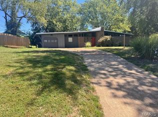 1562 Starlight Dr, Saint Louis, MO 63135