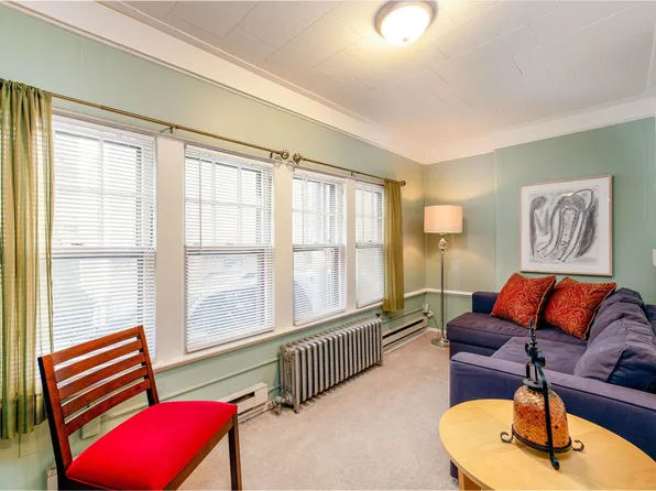 895 Summit Avenue image 12 of 22