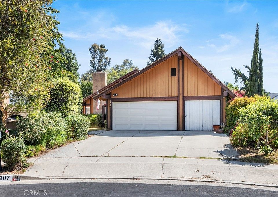 1st image of 2207 Meadow Ln