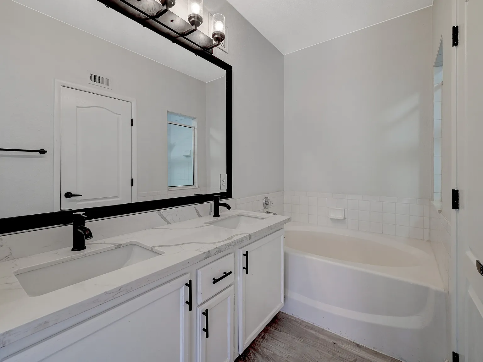 3 bed, 1344 sqft, $2,250 — Photo 4