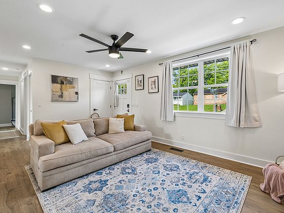 5th image of 3236 Briarwick Dr