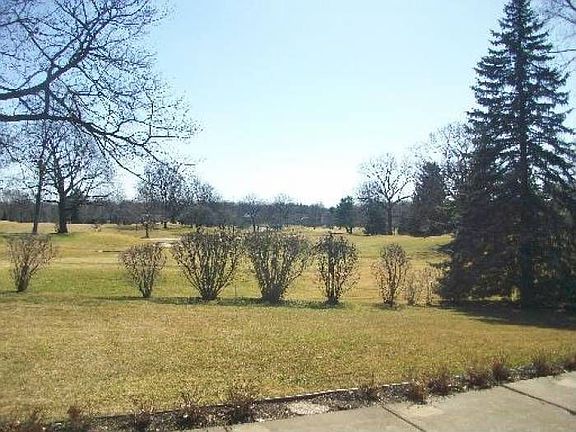 2nd image of 631 Hawthorne Dr