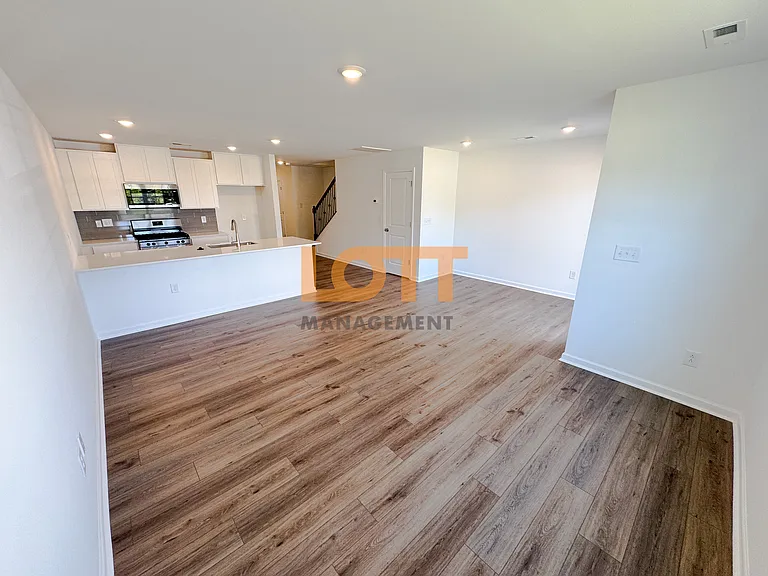202 Hunthill Rd — Photo 9