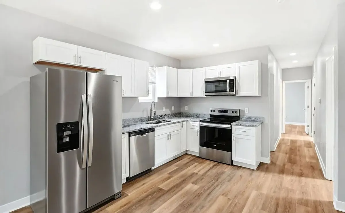 Building Photo - 2743 Guilford Ave #2